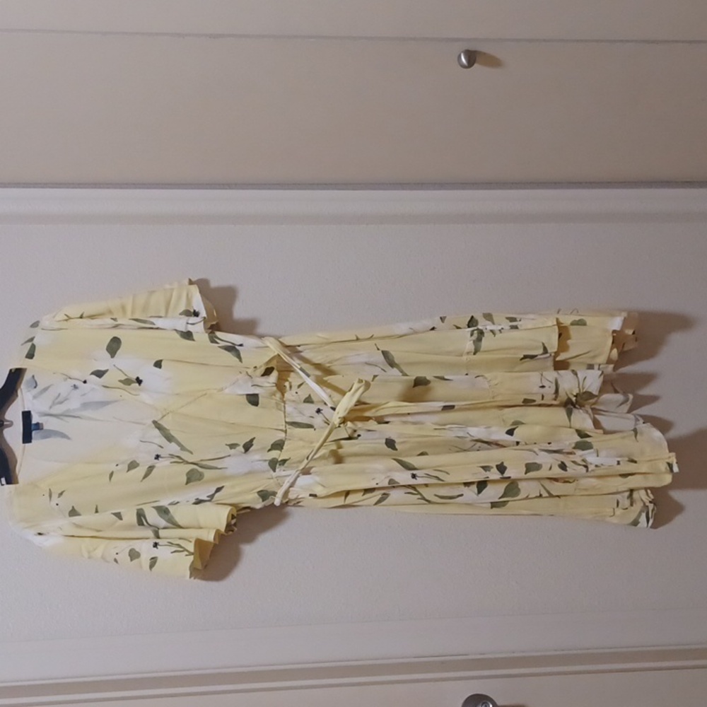 Womens yellow canary size 4x flowy dress great condition